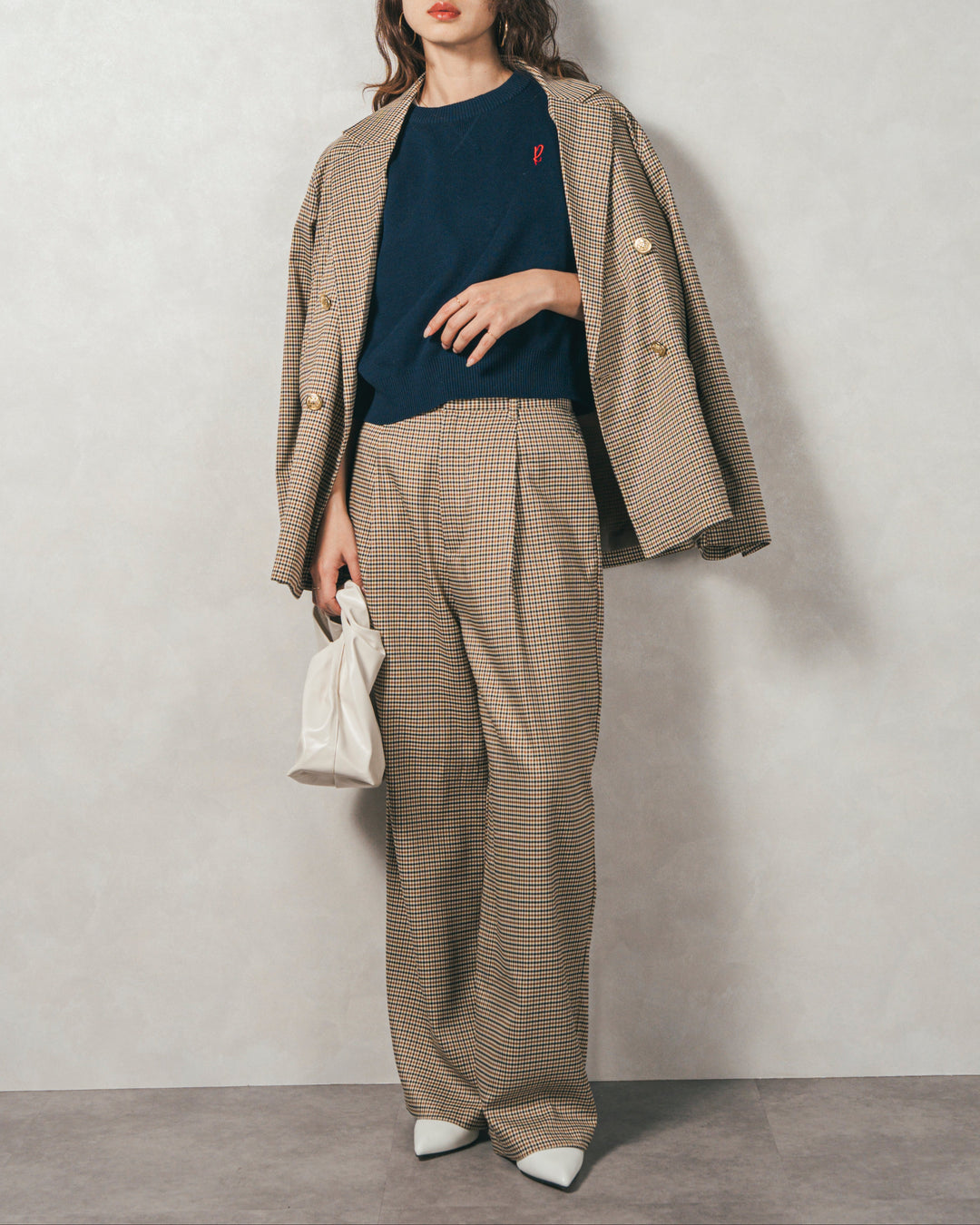 スウェットライクロゴ刺繍ニット (NAVY)