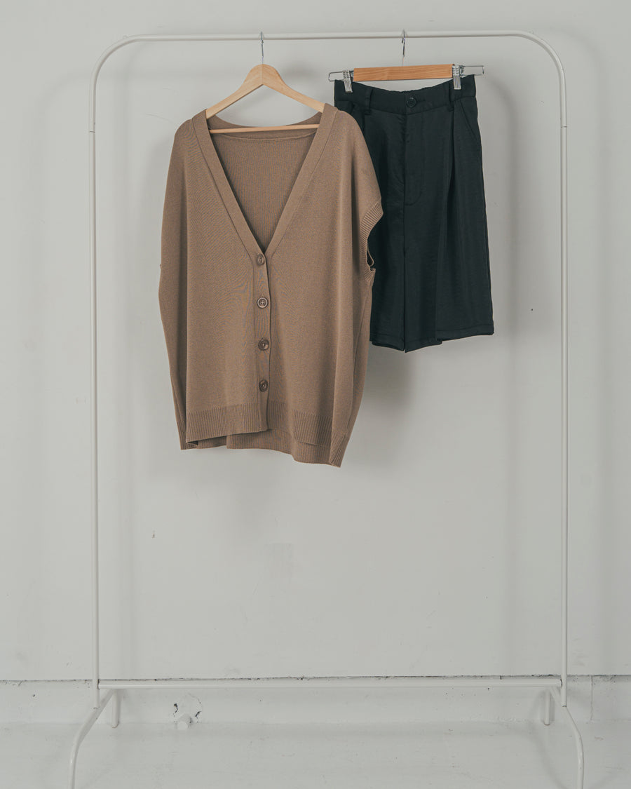 ［SET］VネックRelaxニットベスト + Vintageサテン　ハーフパンツ（2SET）