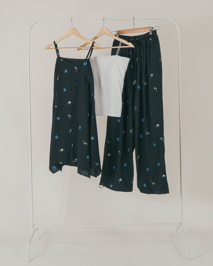 ［SET］Flower刺繍チュニックキャミ + Flower刺繍リラックスパンツ + カップ付きカットリブキャミ（3SET）