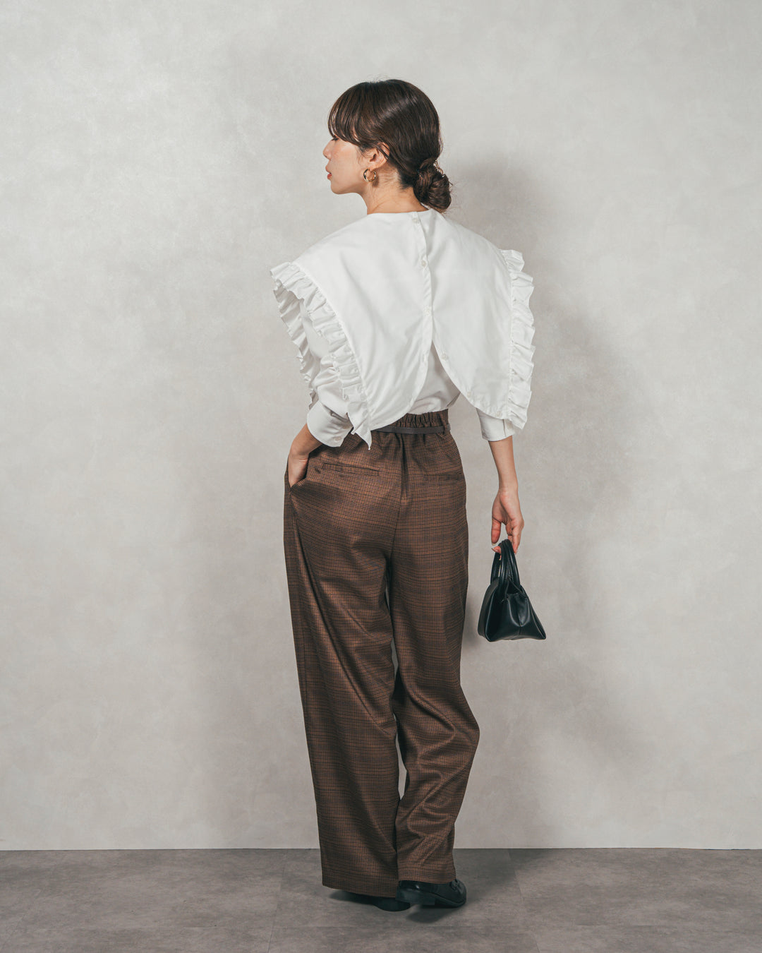 ［SET］2WAYビッグフリルカラーブラウス+Effortless チェックタックパンツ（2SET）