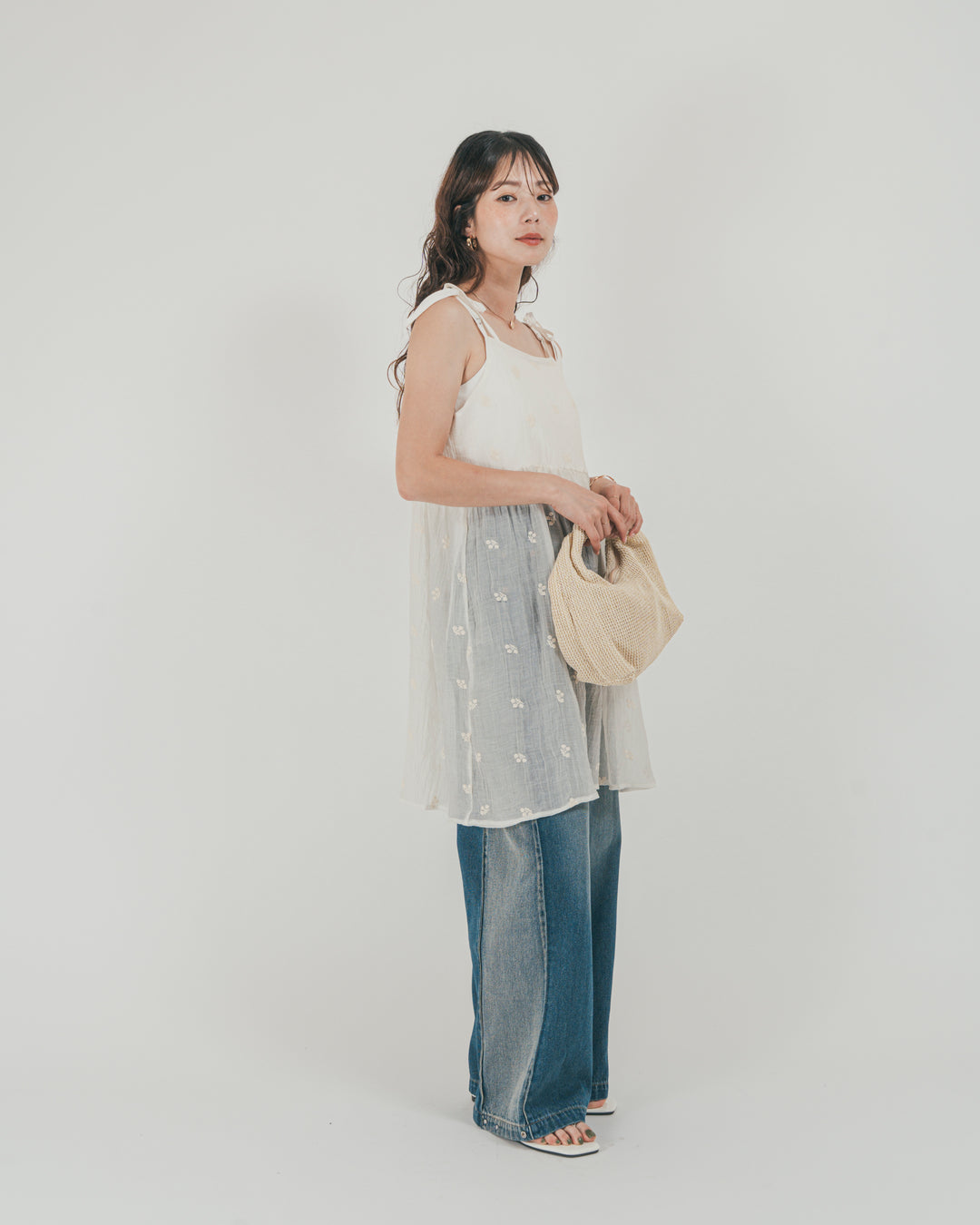 ［SET］ショルダーリボン刺繍Veilキャミ + 10oz サイドタック リラックスデニムパンツ（2SET）