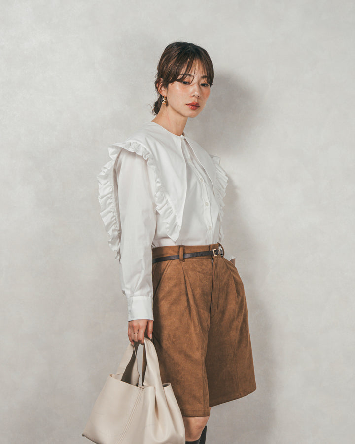 ［SET］2WAYビッグフリルカラーブラウス+スウェードライクハーフパンツ（2SET）