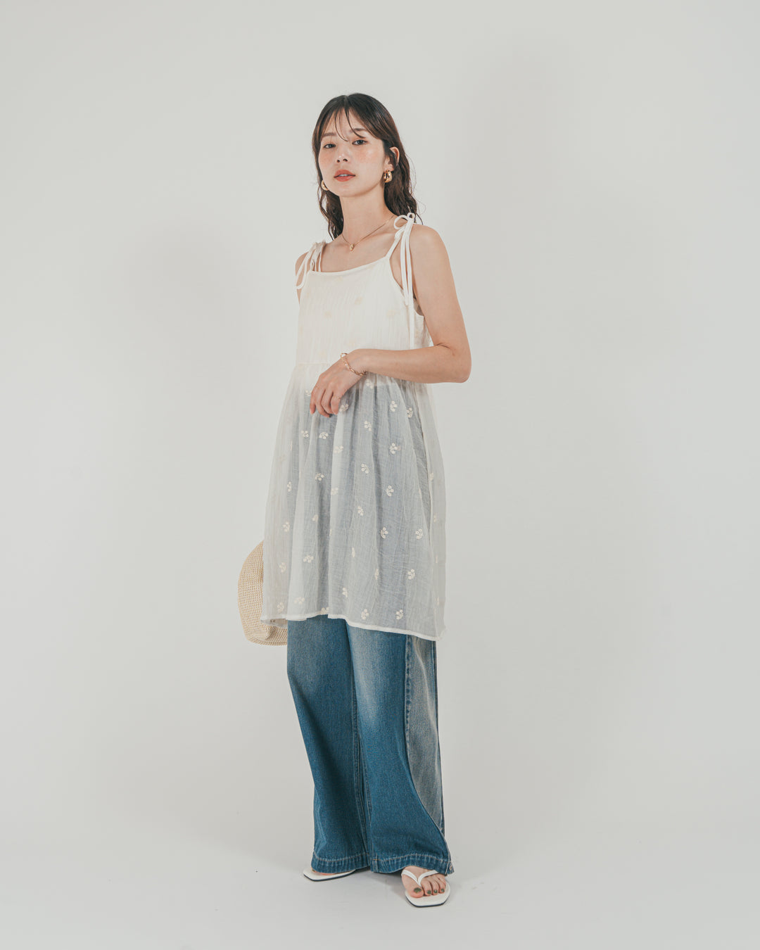 ［SET］ショルダーリボン刺繍Veilキャミ + 10oz サイドタック リラックスデニムパンツ（2SET）