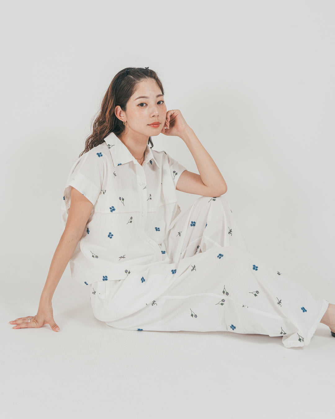 ［SET］Flower刺繍コクーンシャツ + Flower刺繍リラックスパンツ（2SET）