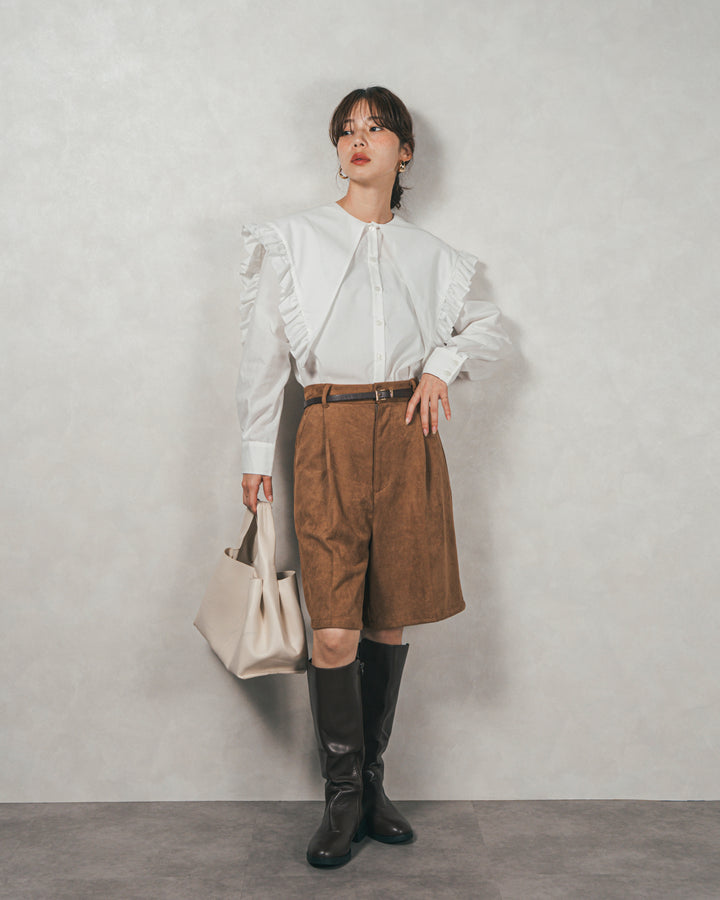 ［SET］2WAYビッグフリルカラーブラウス+スウェードライクハーフパンツ（2SET）