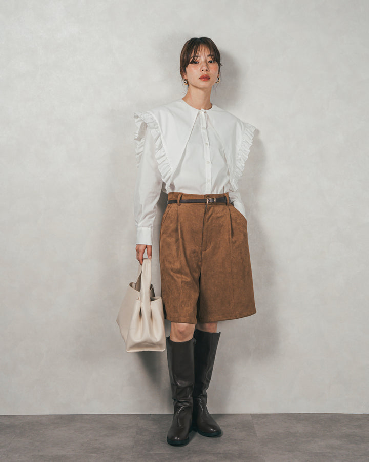 ［SET］2WAYビッグフリルカラーブラウス+スウェードライクハーフパンツ（2SET）