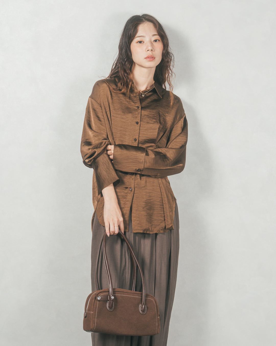 マットサテン タックシャツ (BROWN)