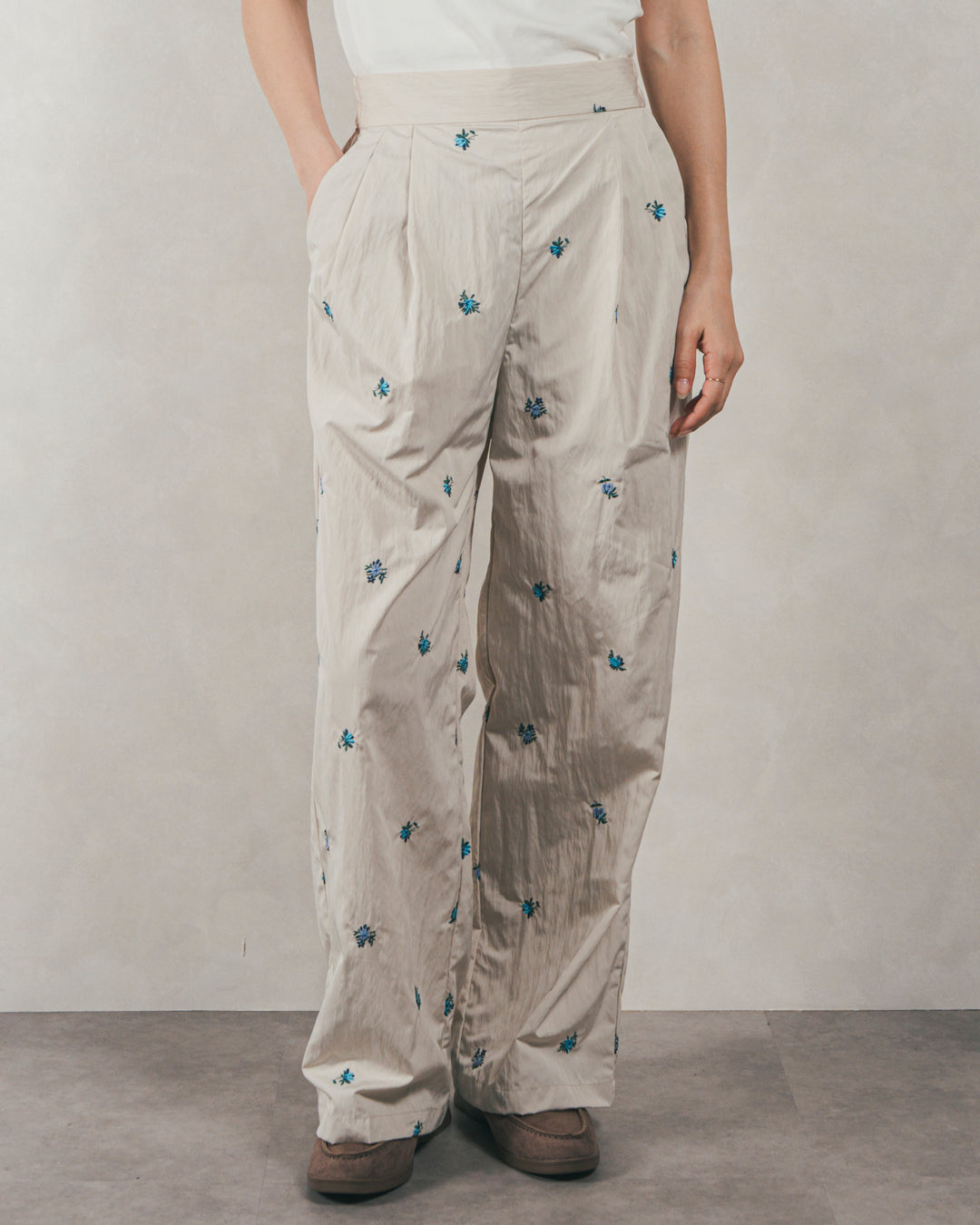 ［SET］Flower刺繍　ボリュームキャミ + Flower刺繍　タックパンツ（2SET）