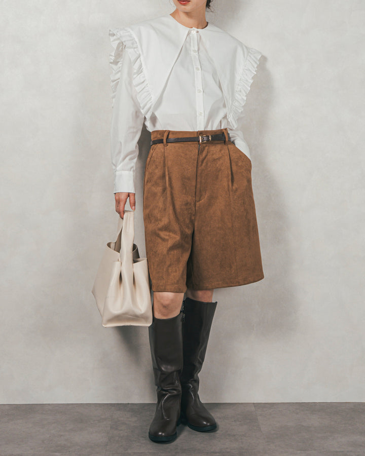 ［SET］2WAYビッグフリルカラーブラウス+スウェードライクハーフパンツ（2SET）