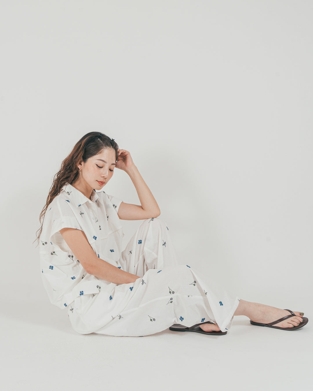 ［SET］Flower刺繍コクーンシャツ + Flower刺繍リラックスパンツ（2SET）