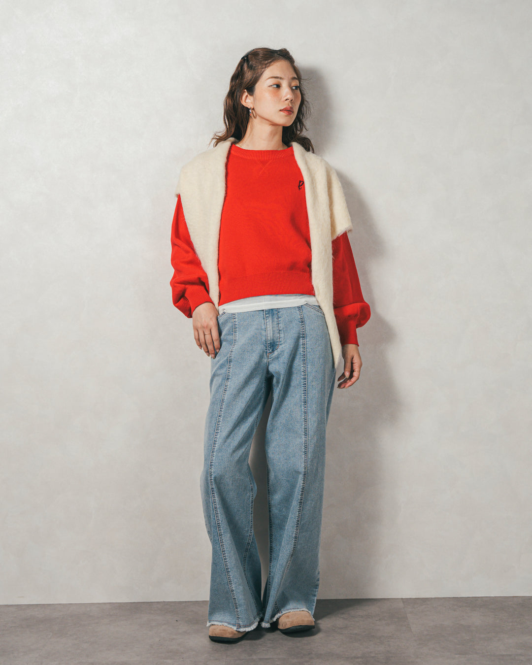 ［SET］スウェットライクロゴ刺繍ニット+センターシーム リラックスカラーデニム（2SET）