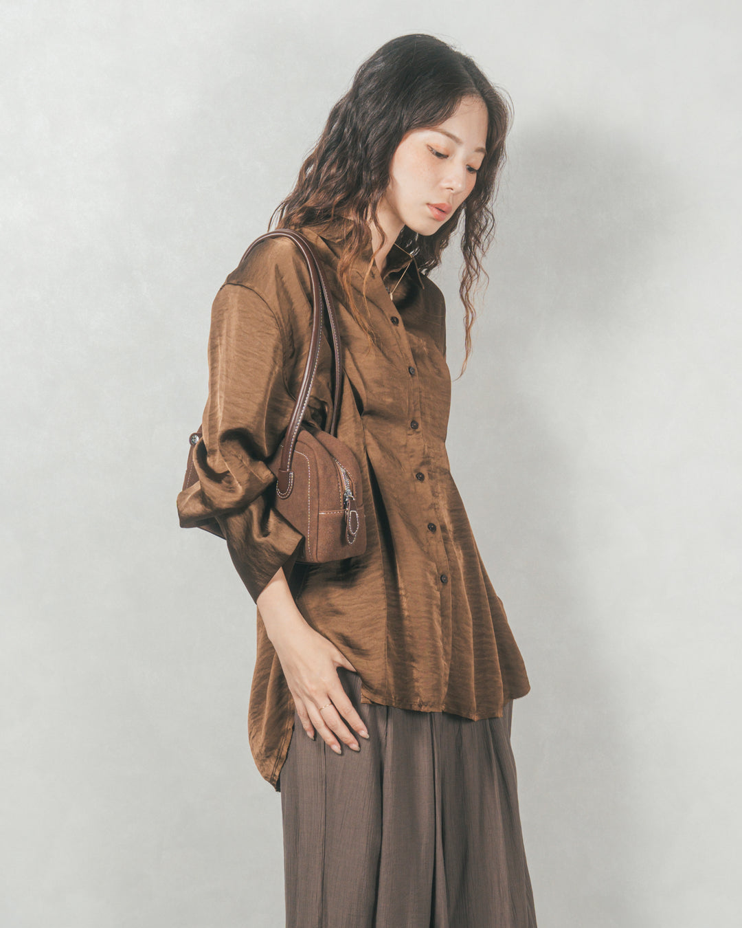 マットサテン タックシャツ (BROWN)