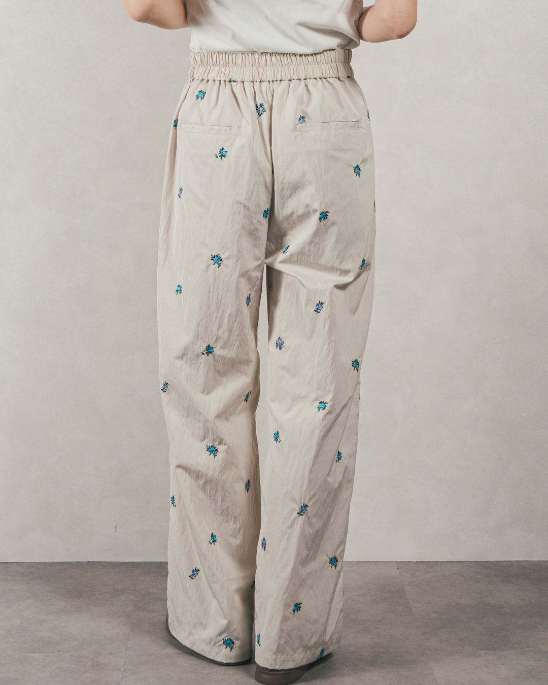 ［SET］Flower刺繍　ボリュームキャミ + Flower刺繍　タックパンツ（2SET）