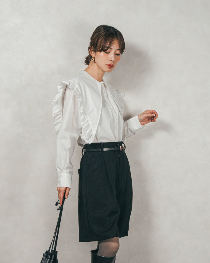 ［SET］2WAYビッグフリルカラーブラウス+スウェードライクハーフパンツ（2SET）