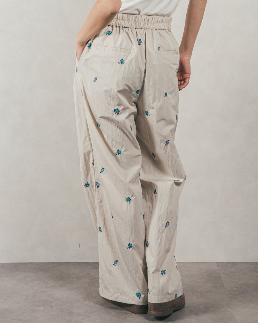 ［SET］Soft シャーリングブラウス + Flower刺繍　タックパンツ（2SET）