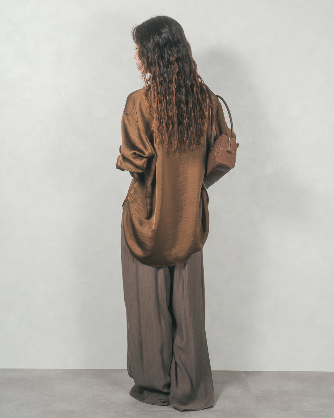 マットサテン タックシャツ (BROWN)