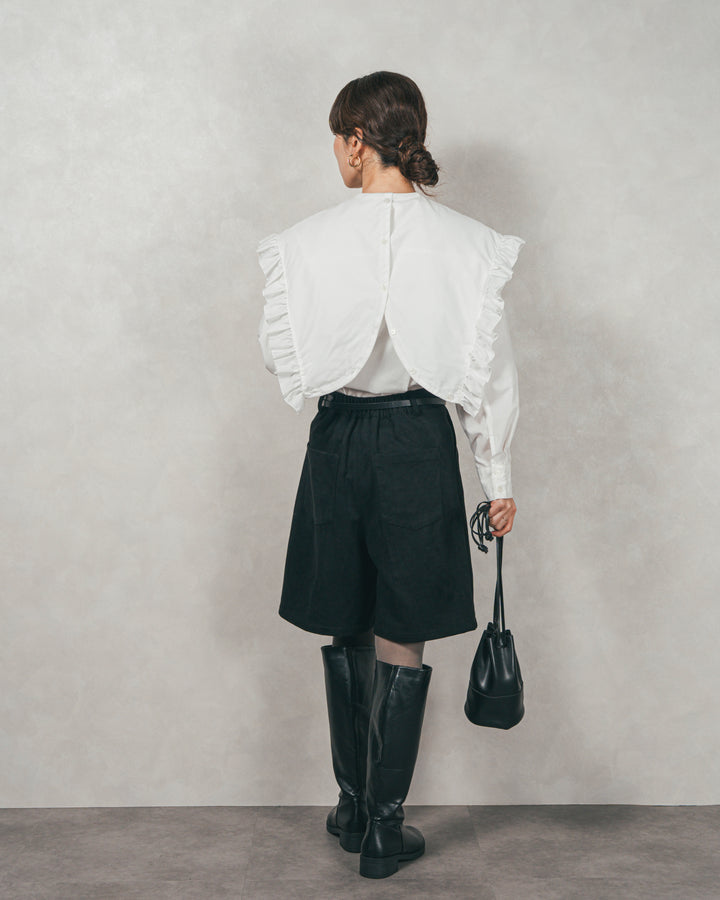 ［SET］2WAYビッグフリルカラーブラウス+スウェードライクハーフパンツ（2SET）