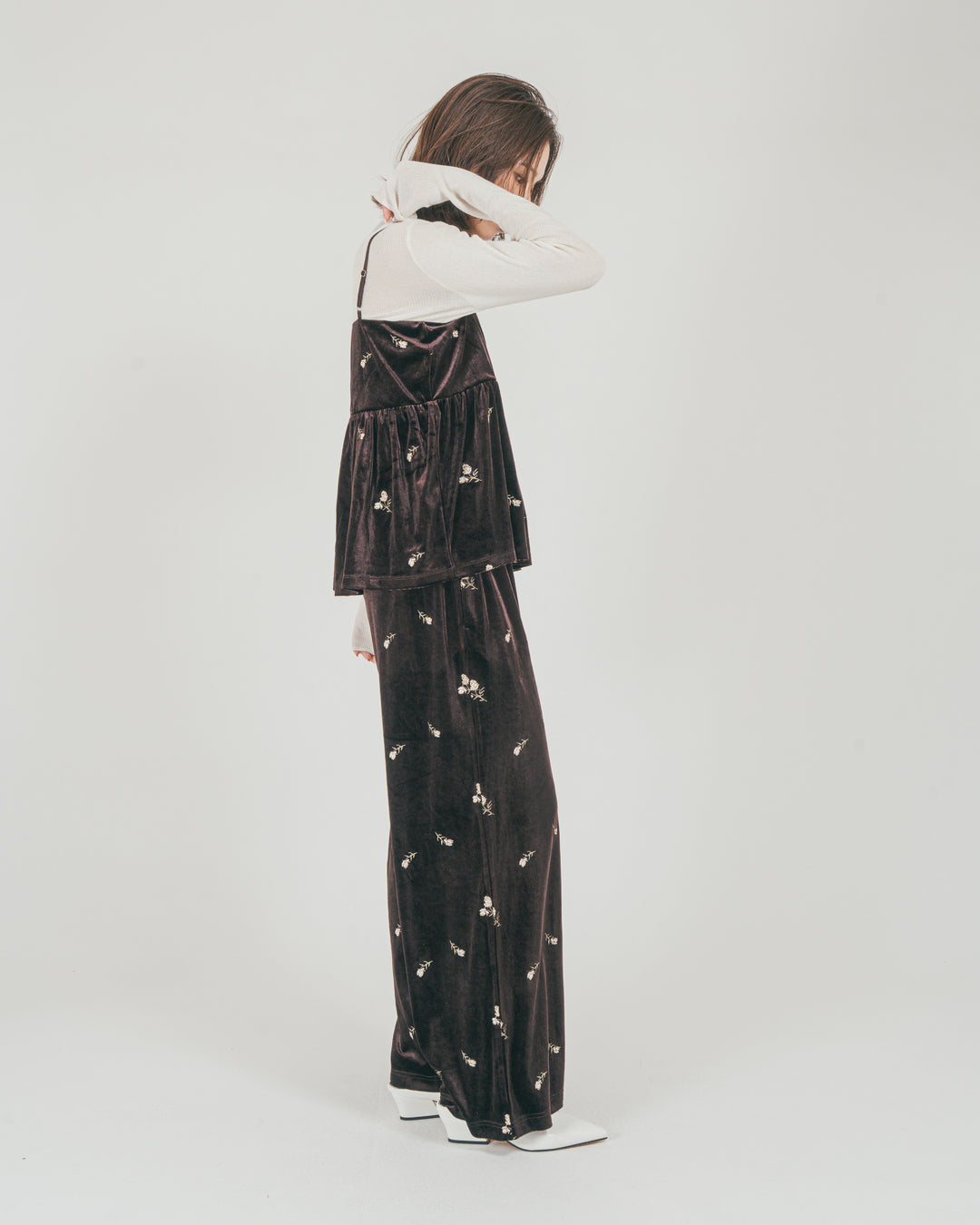 ［SET］Flower刺繍 ベロアペプラムキャミ + Flower刺繍 ベロアパンツ + ボートネックSheerリブニット（3SET）