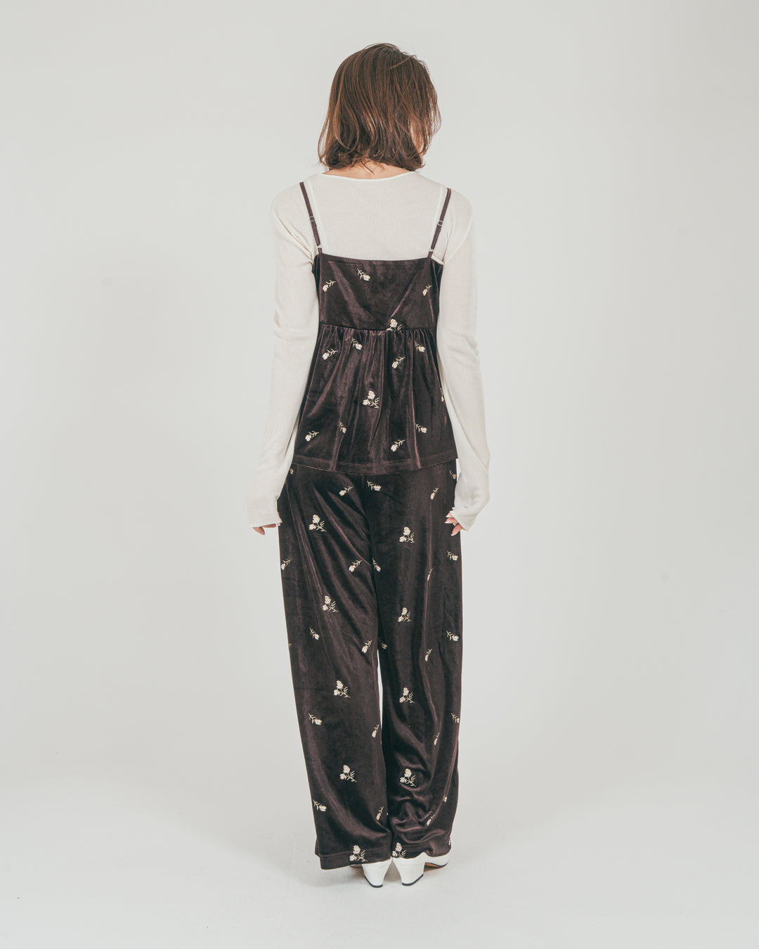 ［SET］Flower刺繍 ベロアペプラムキャミ + Flower刺繍 ベロアパンツ + ボートネックSheerリブニット（3SET）