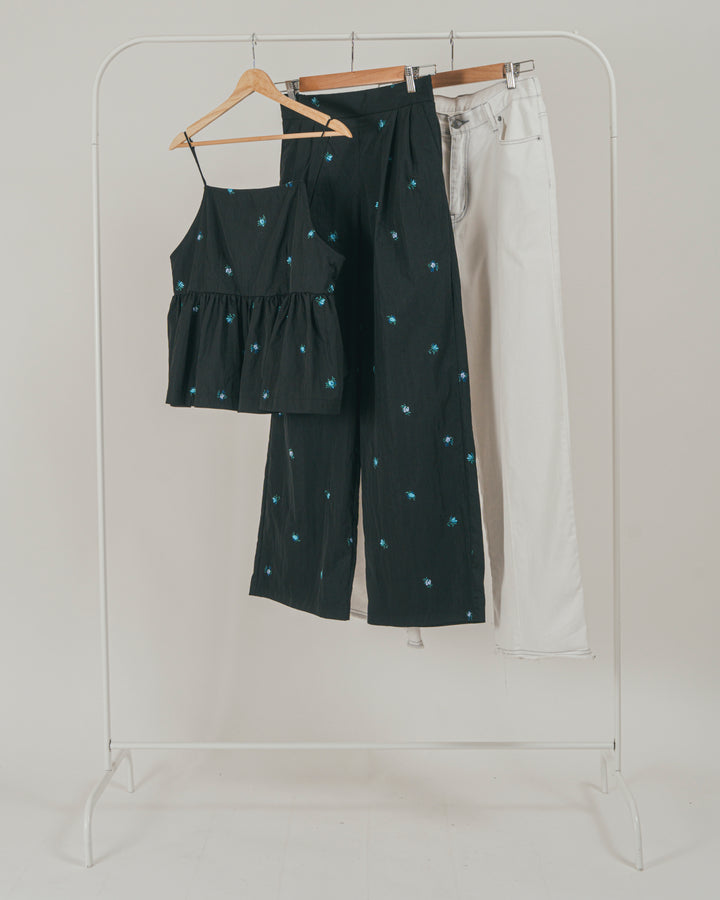 ［SET］Flower刺繍　ボリュームキャミ + Flower刺繍タックパンツ + 10oz ニュアンスバイカラーリラックスワイドデニム（3SET）
