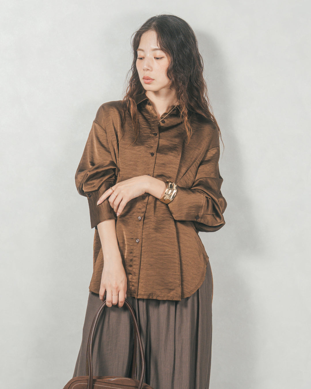 マットサテン タックシャツ (BROWN)