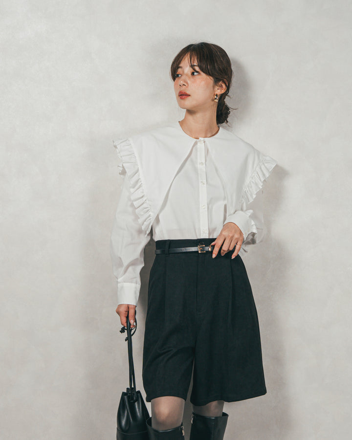 ［SET］2WAYビッグフリルカラーブラウス+スウェードライクハーフパンツ（2SET）