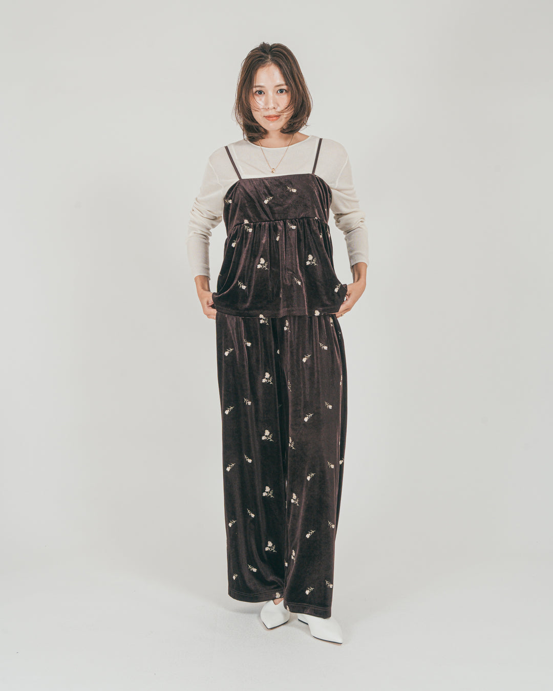 ［SET］Flower刺繍 ベロアペプラムキャミ + Flower刺繍 ベロアパンツ + ボートネックSheerリブニット（3SET）