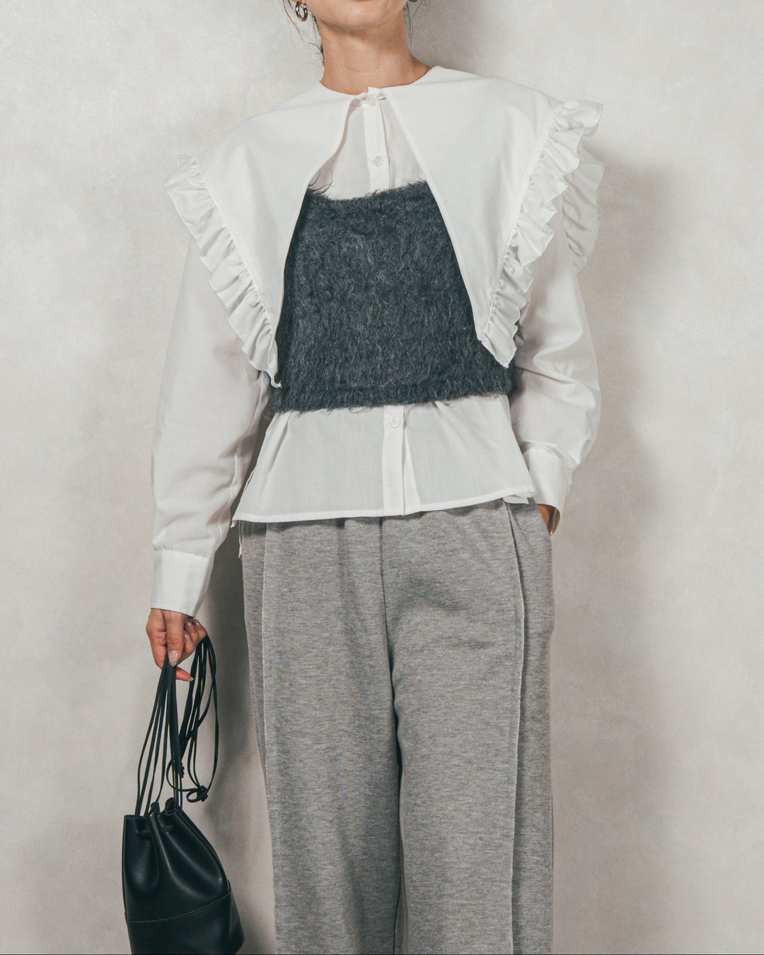 ［SET］2WAYビッグフリルカラーブラウス+モヘアタッチKnitビスチェ+2-Way ウェーブデザインスウェットパンツ（3SET）