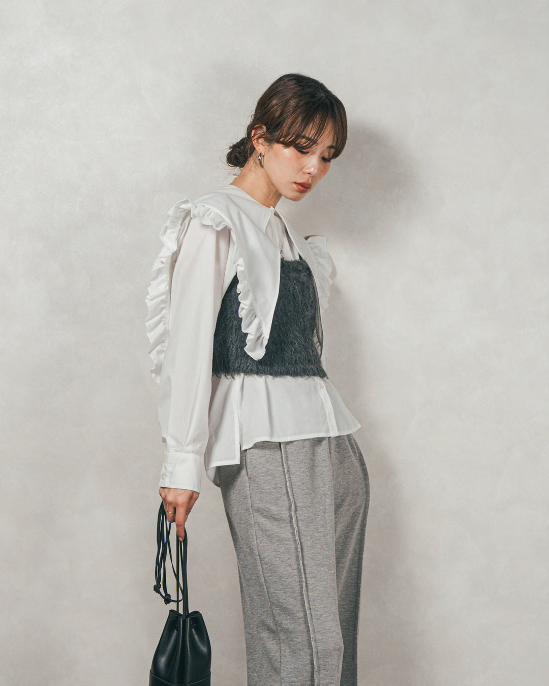 ［SET］2WAYビッグフリルカラーブラウス+モヘアタッチKnitビスチェ+2-Way ウェーブデザインスウェットパンツ（3SET）