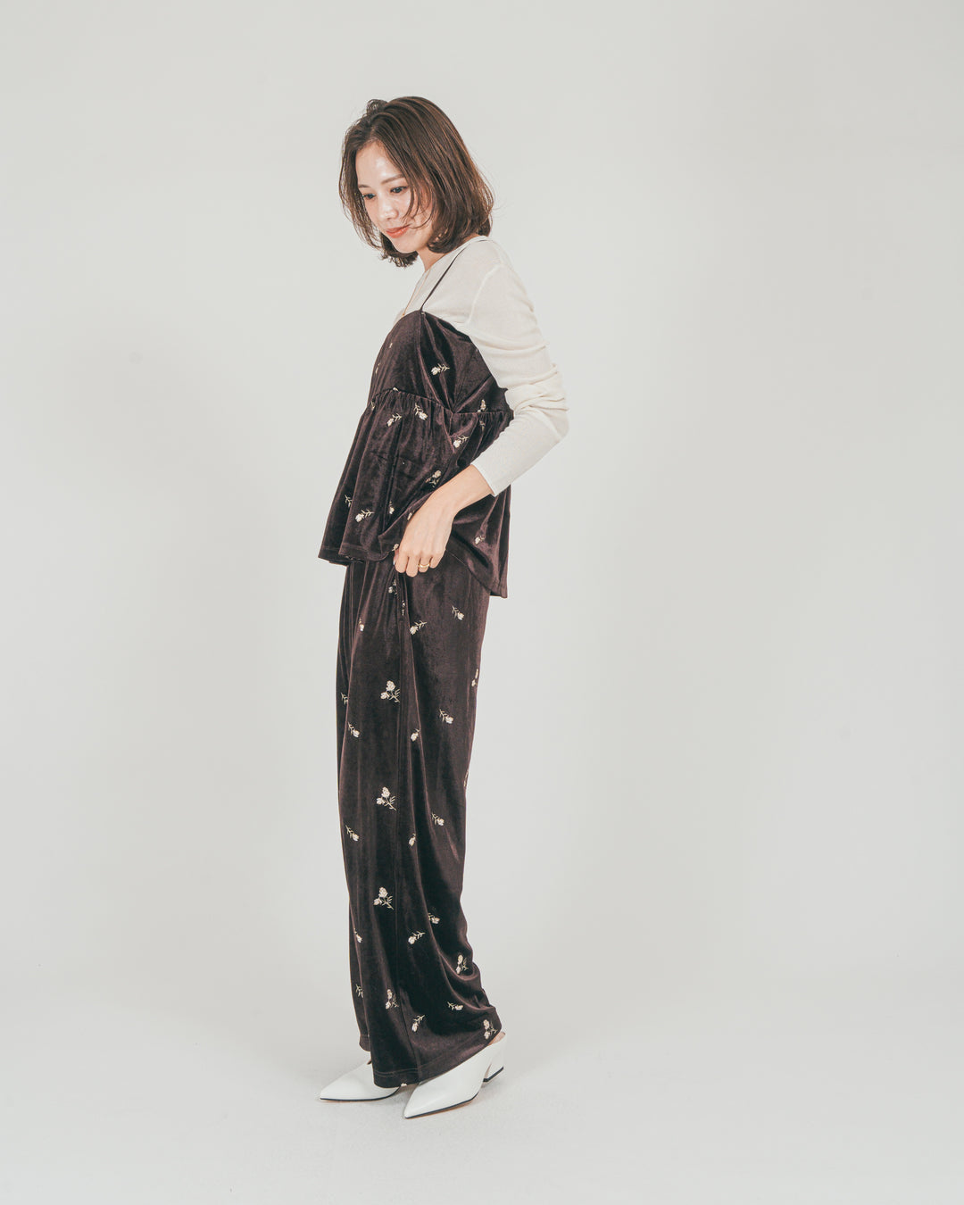 ［SET］Flower刺繍 ベロアペプラムキャミ + Flower刺繍 ベロアパンツ + ボートネックSheerリブニット（3SET）