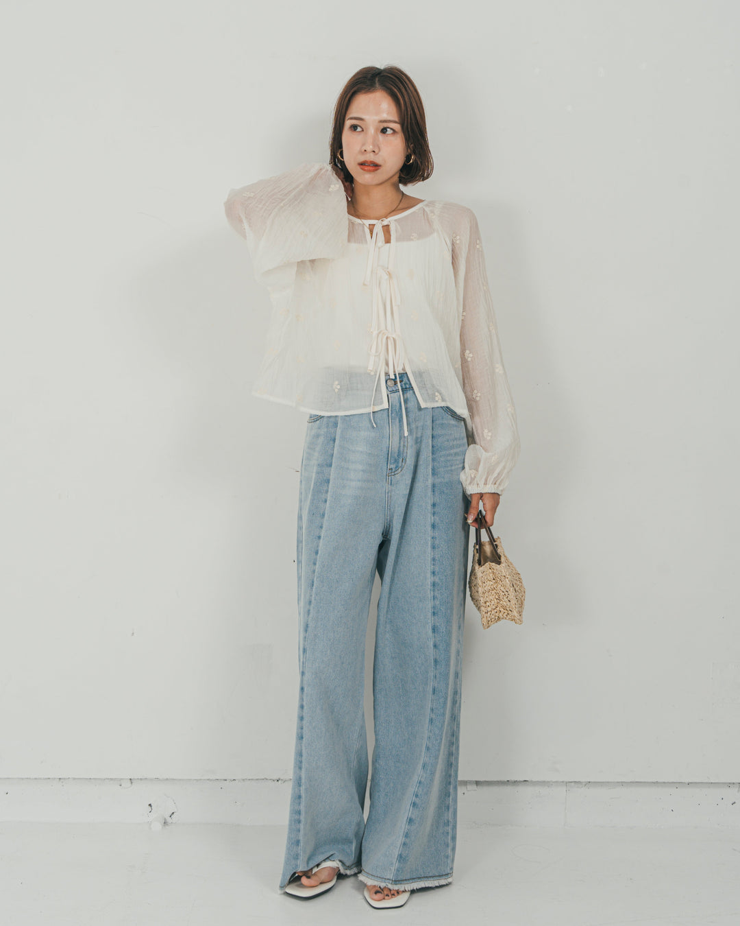 ［SET］フロントリボン刺繍 Veilブラウス + 10oz ニュアンスバイカラー リラックスワイドデニム（2SET）