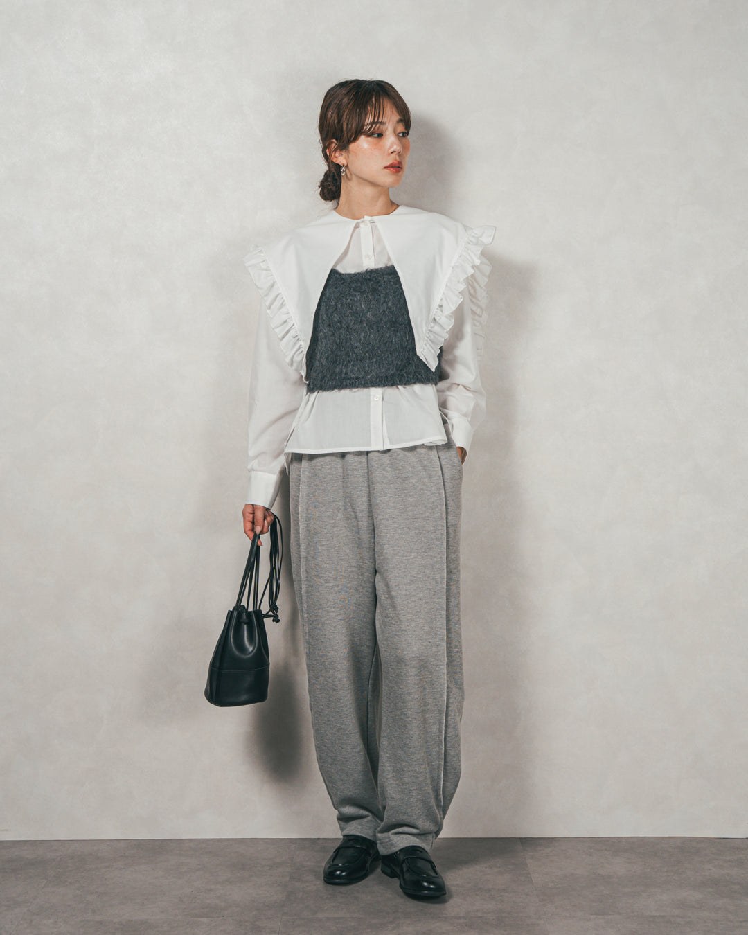 ［SET］2WAYビッグフリルカラーブラウス+モヘアタッチKnitビスチェ+2-Way ウェーブデザインスウェットパンツ（3SET）