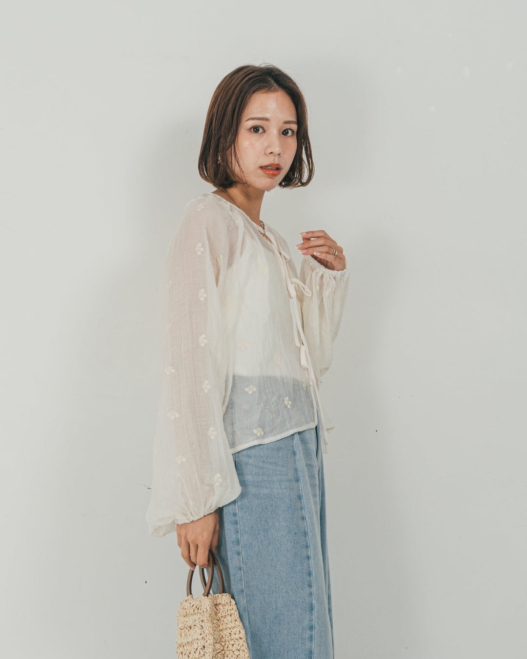 ［SET］フロントリボン刺繍 Veilブラウス + 10oz ニュアンスバイカラー リラックスワイドデニム（2SET）