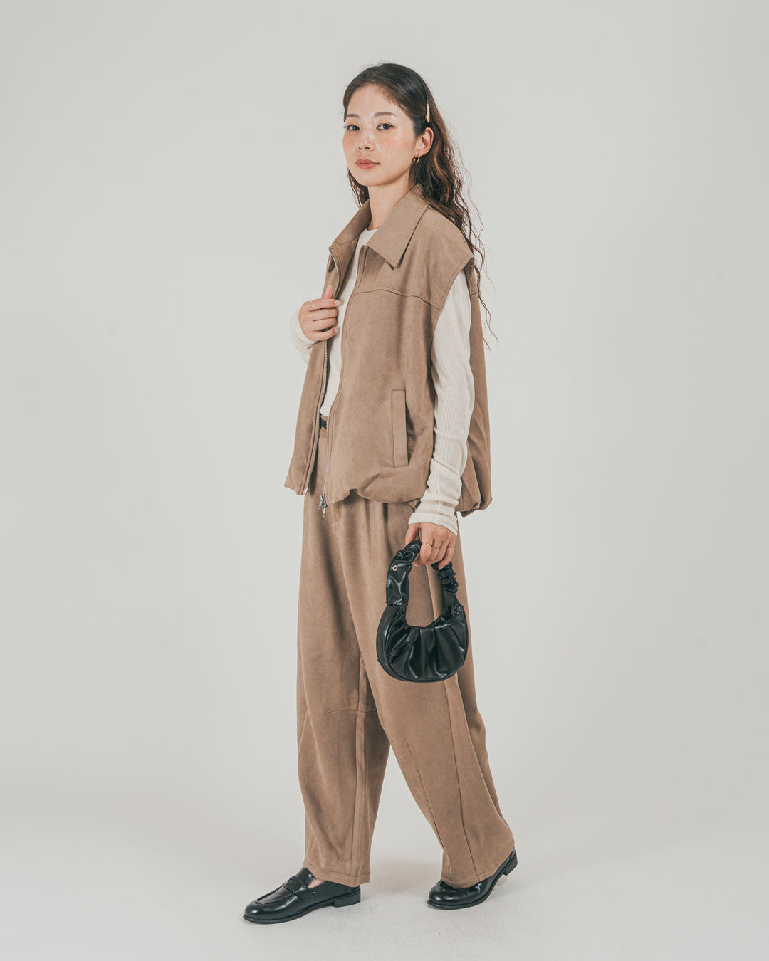 ［SET］スウェードライク Zipベスト + スウェードライク Curveパンツ（2SET）