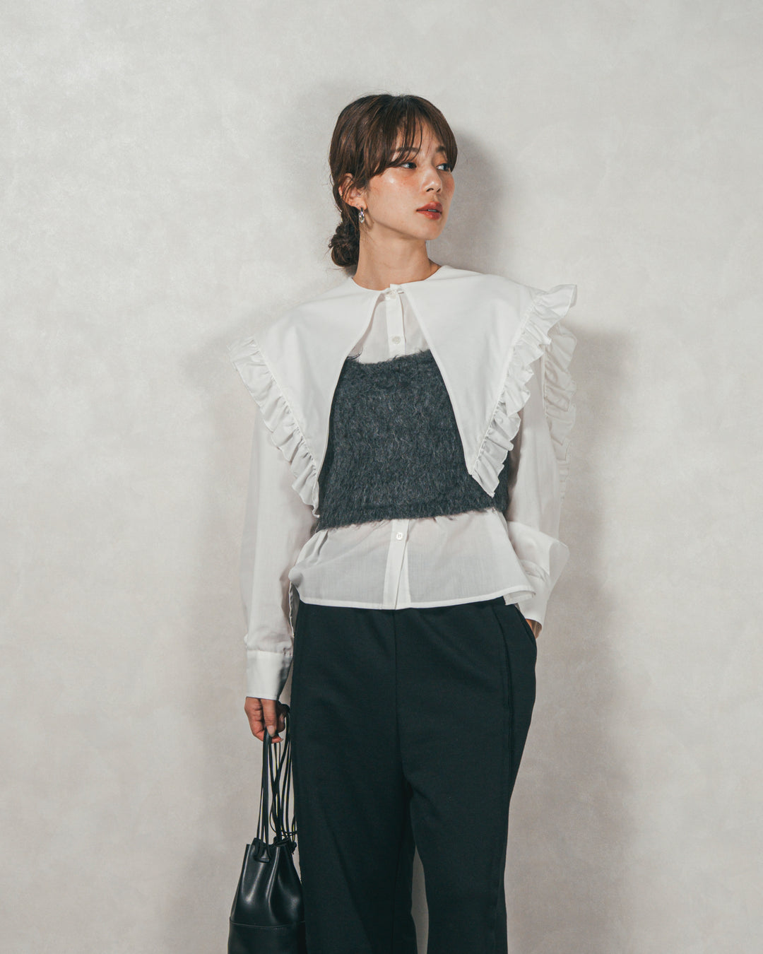 ［SET］2WAYビッグフリルカラーブラウス+モヘアタッチKnitビスチェ+2-Way ウェーブデザインスウェットパンツ（3SET）