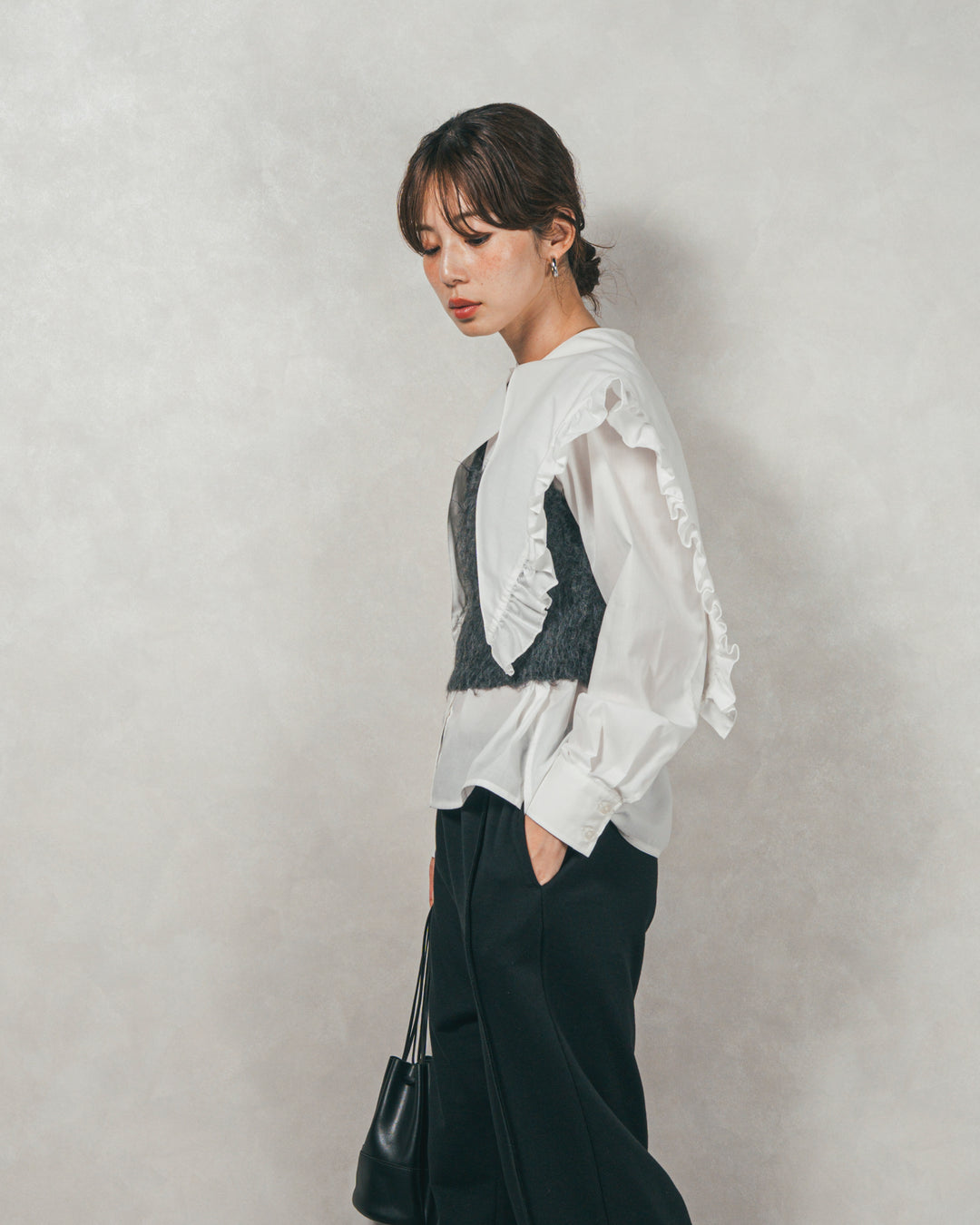 ［SET］2WAYビッグフリルカラーブラウス+モヘアタッチKnitビスチェ+2-Way ウェーブデザインスウェットパンツ（3SET）