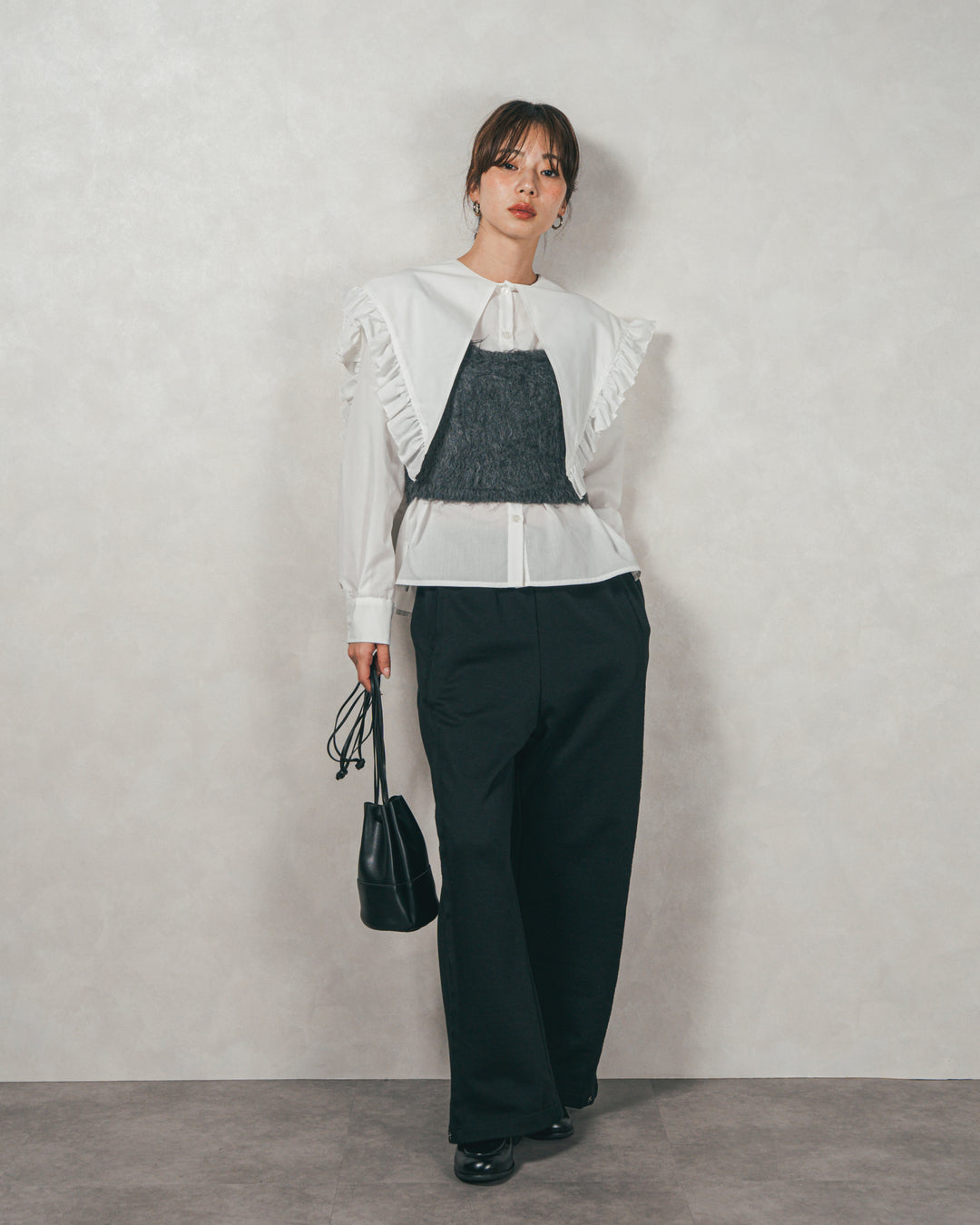 ［SET］2WAYビッグフリルカラーブラウス+モヘアタッチKnitビスチェ+2-Way ウェーブデザインスウェットパンツ（3SET）