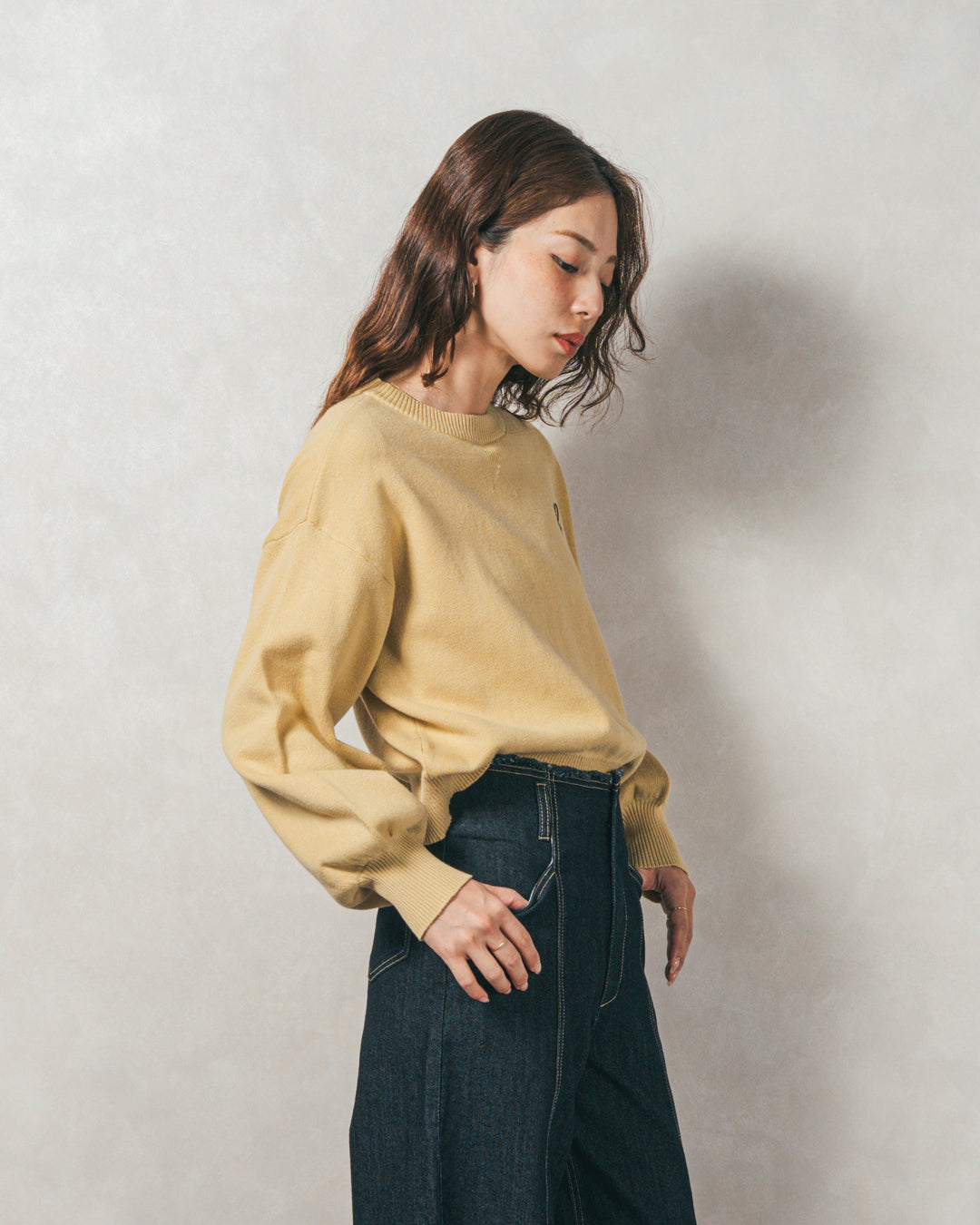 スウェットライクロゴ刺繍ニット (YELLOW)