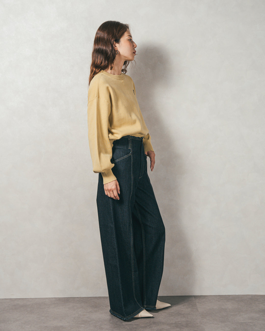 ［SET］スウェットライクロゴ刺繍ニット+センターシーム リラックスカラーデニム（2SET）