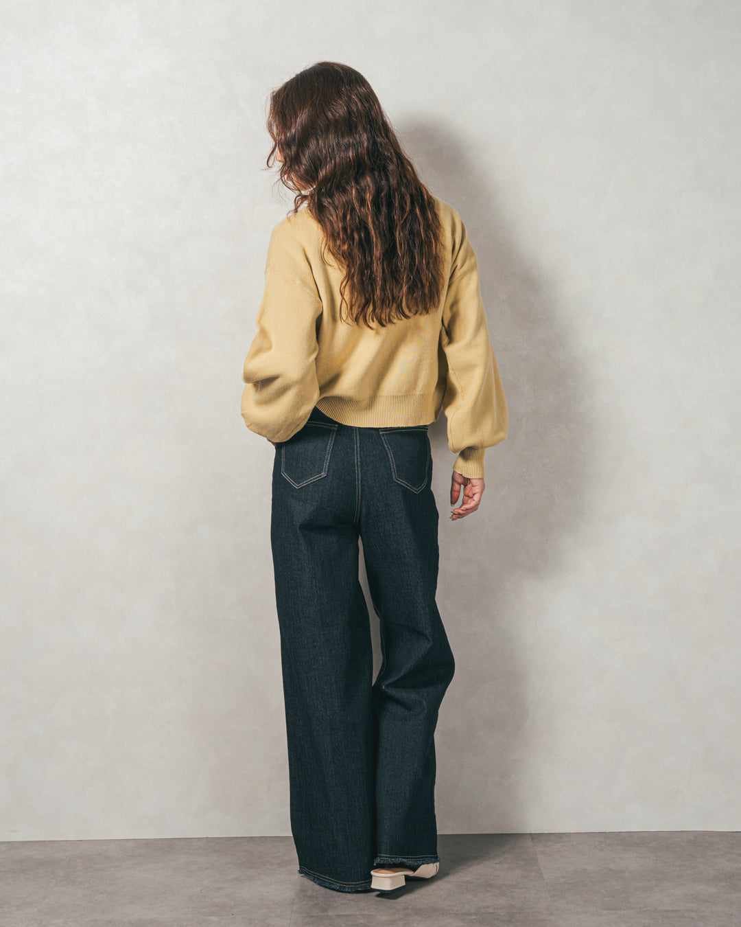 スウェットライクロゴ刺繍ニット (YELLOW)