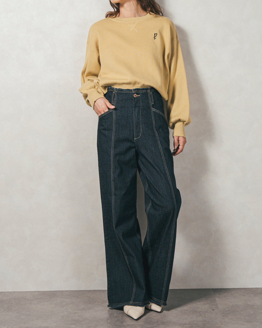 ［SET］スウェットライクロゴ刺繍ニット+センターシーム リラックスカラーデニム（2SET）