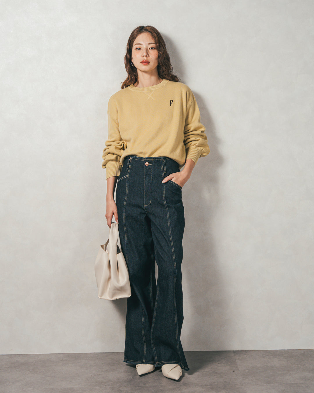 ［SET］スウェットライクロゴ刺繍ニット+センターシーム リラックスカラーデニム（2SET）