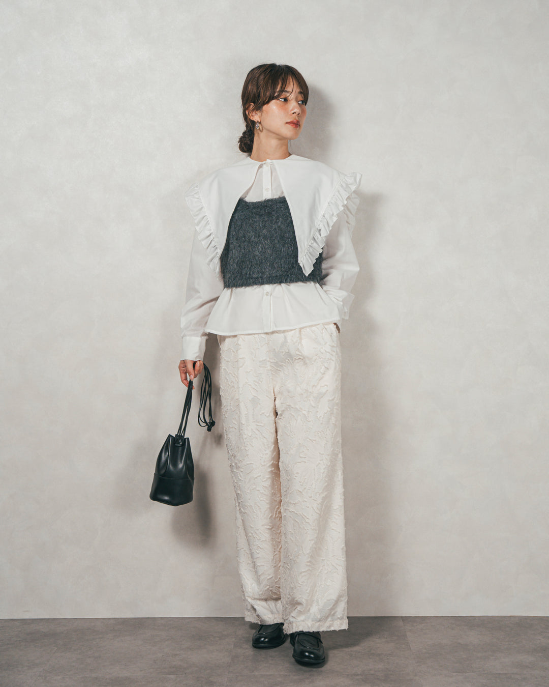 ［SET］2WAYビッグフリルカラーブラウス+モヘアタッチKnitビスチェ+フリンジジャガードリラックスパンツ（3SET）