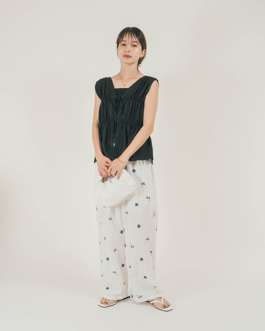 ［SET］リネンタッチShirringリボンブラウス + Flower刺繍リラックスパンツ（2SET）