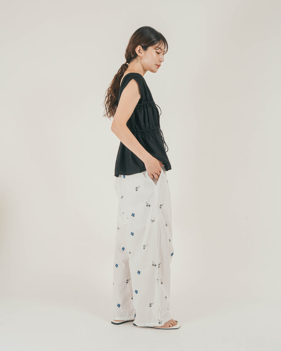 ［SET］リネンタッチShirringリボンブラウス + Flower刺繍リラックスパンツ（2SET）