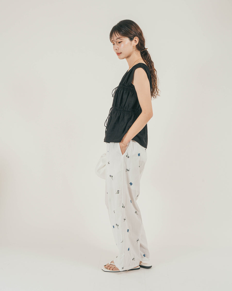 ［SET］リネンタッチShirringリボンブラウス + Flower刺繍リラックスパンツ（2SET）