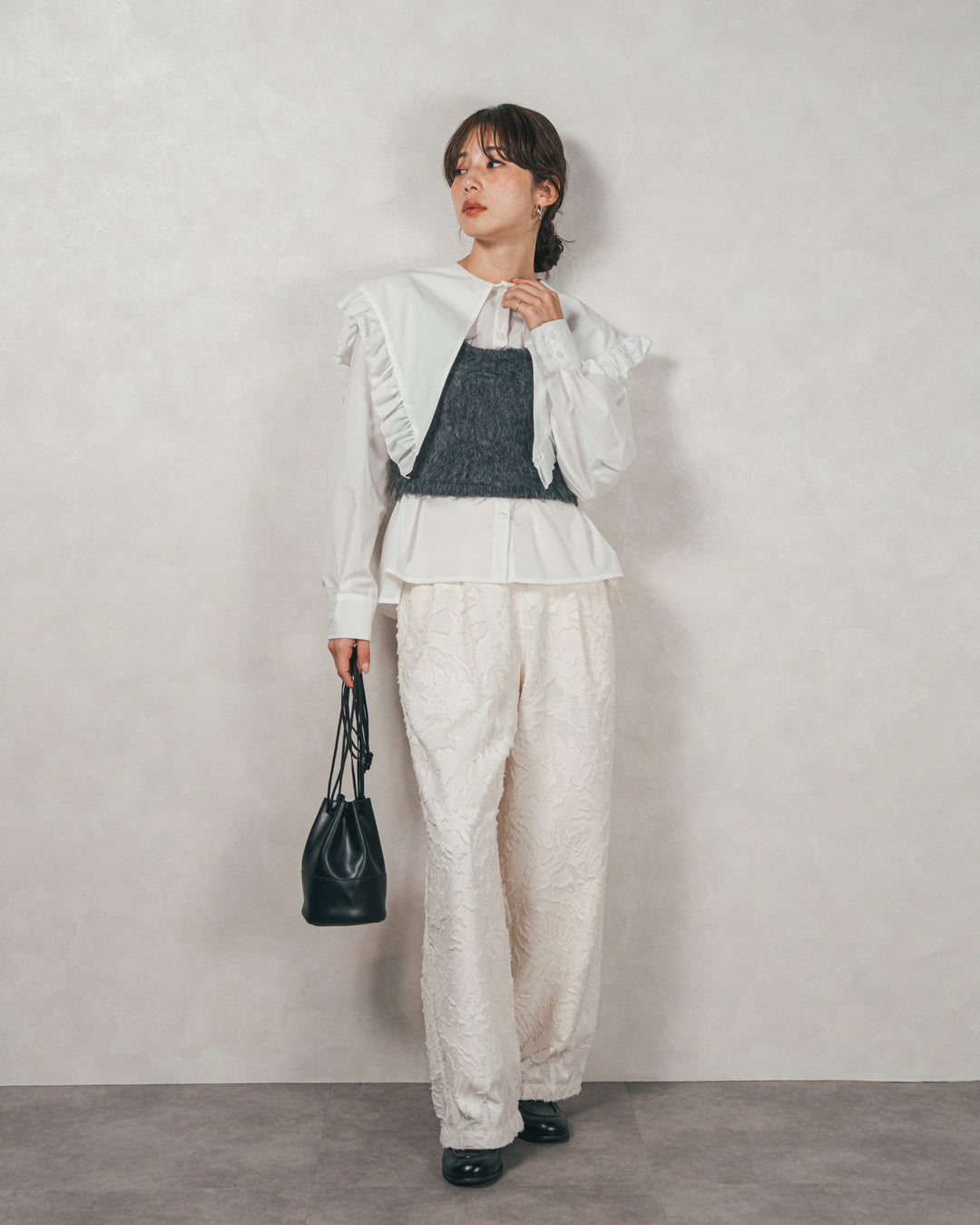 ［SET］2WAYビッグフリルカラーブラウス+モヘアタッチKnitビスチェ+フリンジジャガードリラックスパンツ（3SET）