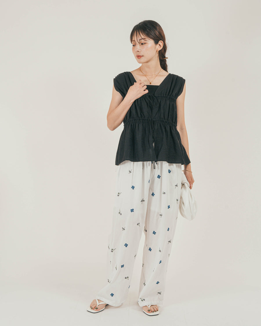 ［SET］リネンタッチShirringリボンブラウス + Flower刺繍リラックスパンツ（2SET）