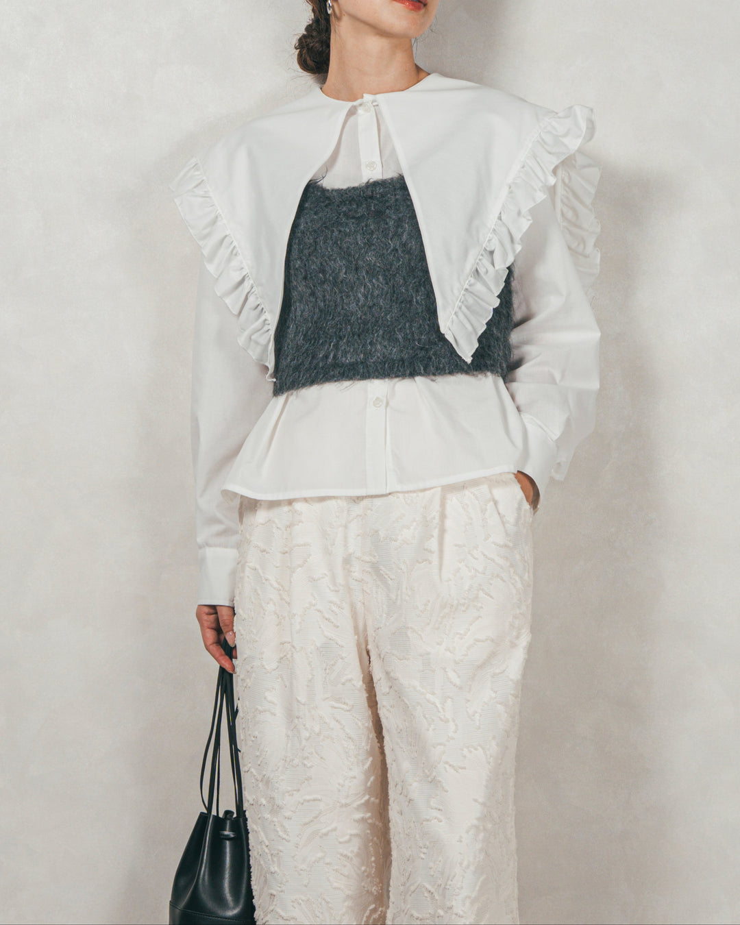 ［SET］2WAYビッグフリルカラーブラウス+モヘアタッチKnitビスチェ+フリンジジャガードリラックスパンツ（3SET）