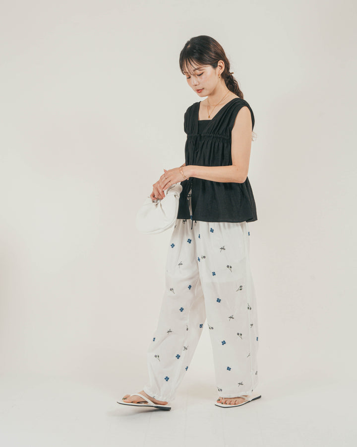 ［SET］リネンタッチShirringリボンブラウス + Flower刺繍リラックスパンツ（2SET）